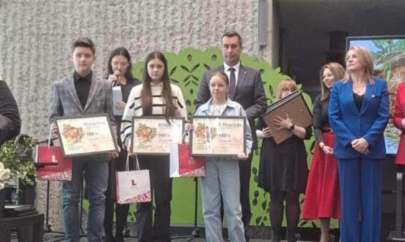 VI Wojewódzki Konkurs na Palmę i Pisankę Wielkanocną VI Wojewódzki Konkurs na Palmę i Pisankę Wielkanocną