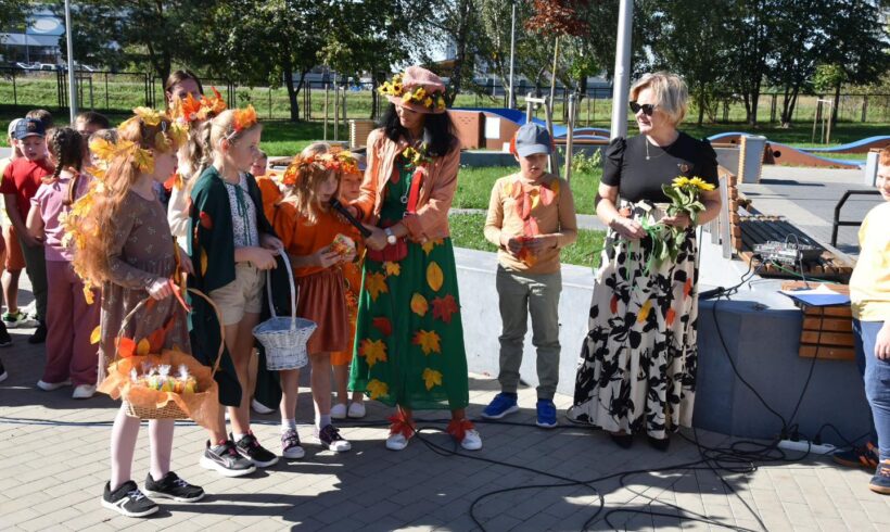 Powitaliśmy Jesień z uśmiechem! Powitaliśmy Jesień z uśmiechem!