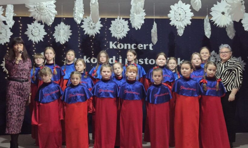 W ŚWIĄTECZNYM NASTROJU W ŚWIĄTECZNYM NASTROJU