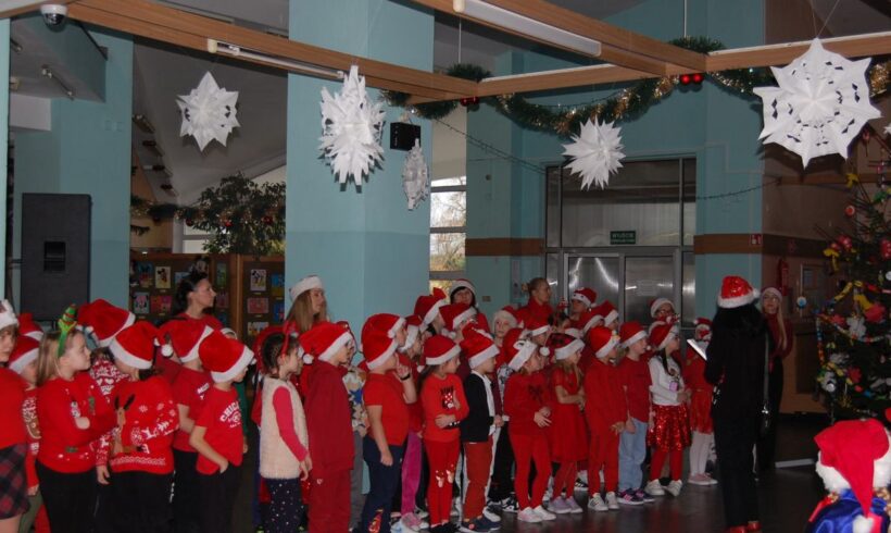 Choinki blask otulił szkolne korytarze